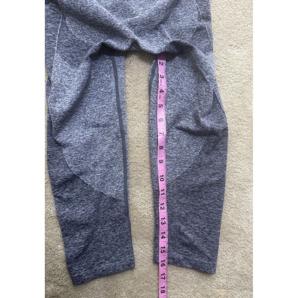 Women’s XS GYMSHARK Gray Seamless Active Crop Capri Leggings 16” Inseam - Picture 4 of 6